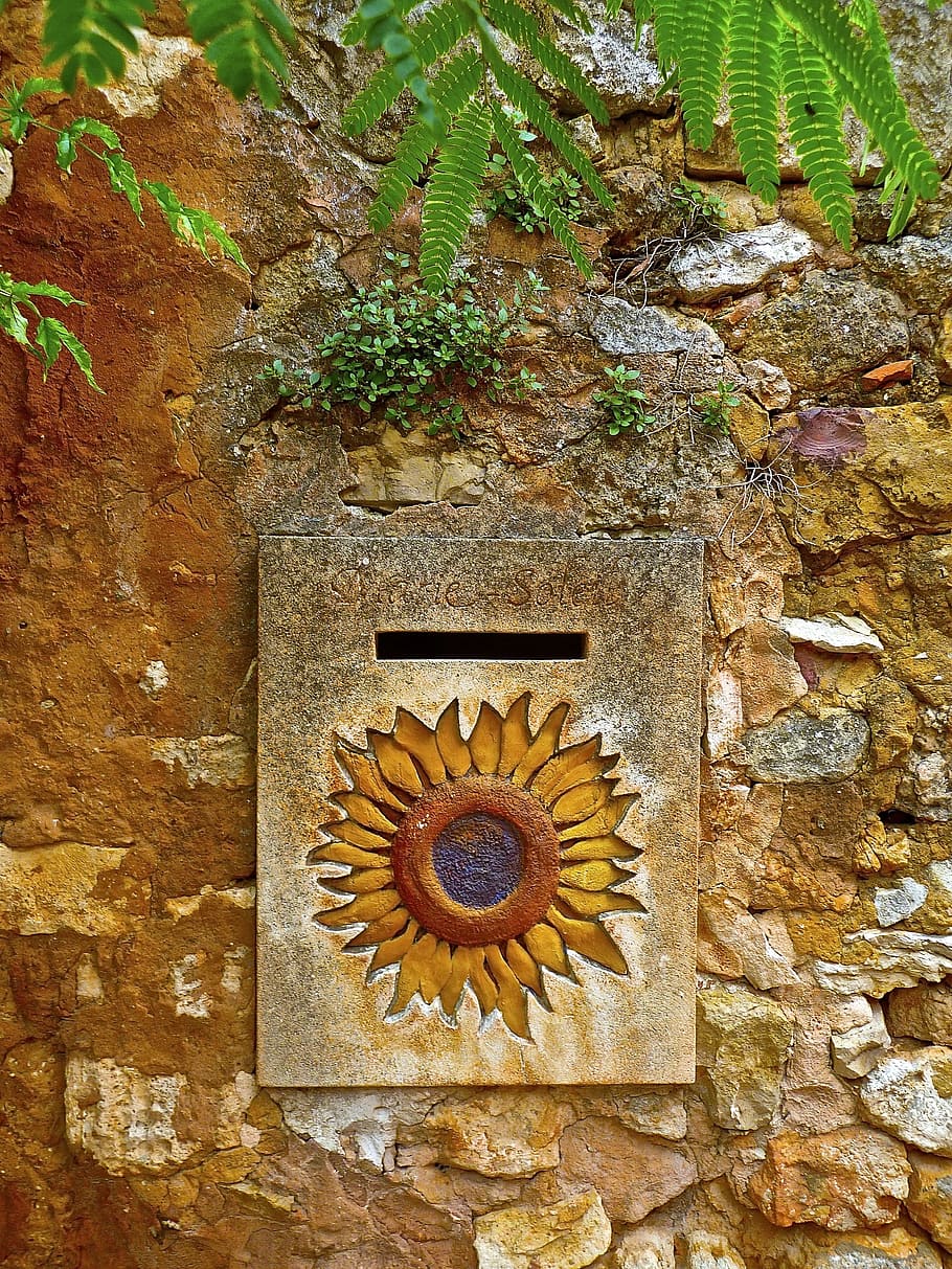 bústia, paret, retro, metall, vell, postal, tradicional, cap gent, planta, funció de construcció de parets, dia, primer pla, arquitectura, naturalesa, paret de pedra, patró, textura, estructura construïda, sòlid, arbre, a l'aire lliure, material de pedra, creixement, art i artesania, vista d’angle baix, talla, 4K