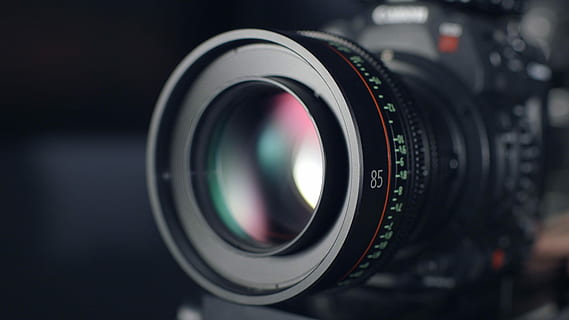 musta dslr-kamera, musta kameran linssi, linssi, kamera, heijastus, laitteet, canon cn-e, tekniikka, valokuvauksen teemat, kamera - valokuvauslaitteet, linssi - silmä, linssi - optinen instrumentti, lähikuva, valokuvauslaitteet, digitaalikamera, ala, musta väri, moderni, elektroniikkateollisuus, slr-kamera, sisällä, äärimmäinen lähikuva, studio ammuttu, aktiviteetti, ei ihmisiä, kotivideokamera, kuvaamisen, musta tausta, 8K, CC0, public domain, rojaltivapaa