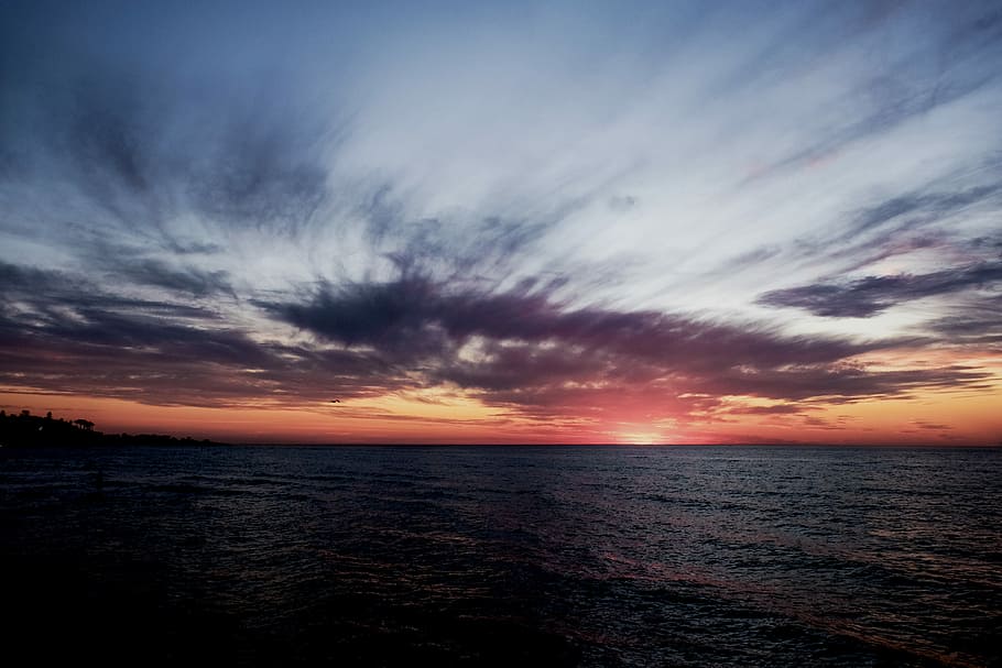 oceà, trist, cel, daurat, hores, aèria, fotografia, cos, aigua, posta de sol, núvol, mar, horitzó, sortida del sol, taronja, cloudscape, ondulació, brillar, vespre, alba, australium, escenics - natura, núvol - cel, bellesa a la natura, horitzó sobre l’aigua, tranquil·litat, escena tranquil·la, naturalesa, paisatge marí, cap gent, cel dramàtic, idíl·lic, color taronja, davant del mar, majestuós, a l'aire lliure, 4K