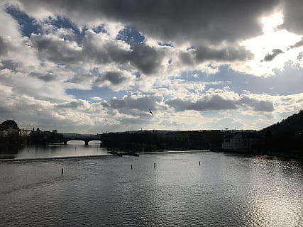 Sky, himmel, solskin, skyerne, blå himmel, landskab, flod, vand, sky - himmel, havnefronten, natur, scenics - natur, ingen mennesker, skønhed i naturen, fugl, ro, arkitektur, bygget struktur, rolig scene, dyr i naturen, dyr, dyre temaer, bygning udvendig, udendørs, 4K, CC0, offentligt domæne, royaltyfrie