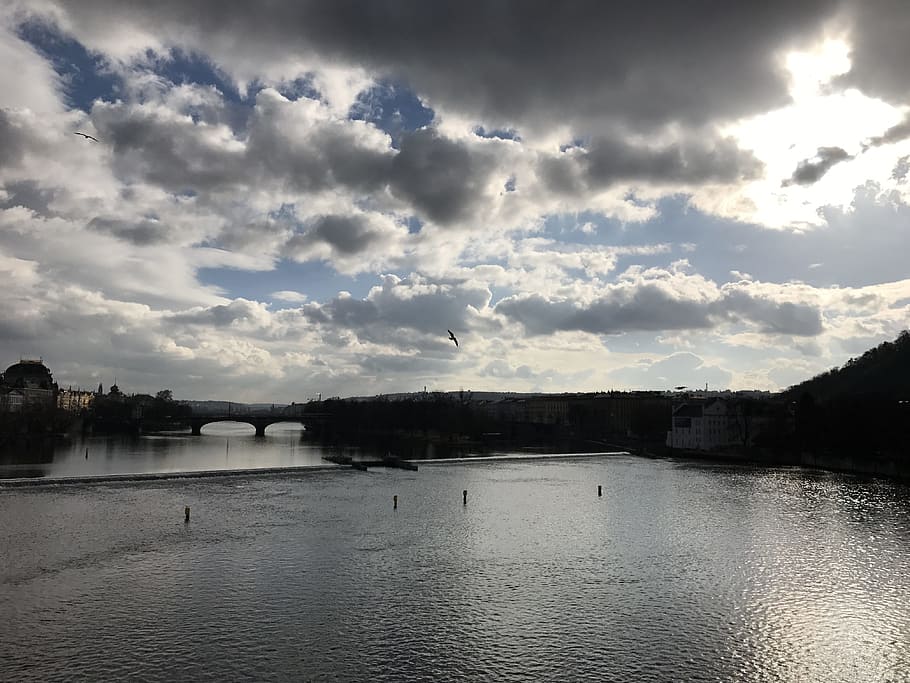 Sky, himmel, solskin, skyerne, blå himmel, landskab, flod, vand, sky - himmel, havnefronten, natur, scenics - natur, ingen mennesker, skønhed i naturen, fugl, ro, arkitektur, bygget struktur, rolig scene, dyr i naturen, dyr, dyre temaer, bygning udvendig, udendørs, 4K