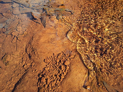 vann, natur, stein, flate, mønster, bunn, innsjø, sand, ørken, bakgrunn, tørke, land, høy vinkel visning, ingen folk, tørt klima, klima, dag, ro, brun, naturskjønnhet - natur, landskap, skjønnhet i naturen, sollys, full ramme, utendørs, søle, 2K, CC0, offentlig domene, opphavsrett gratis