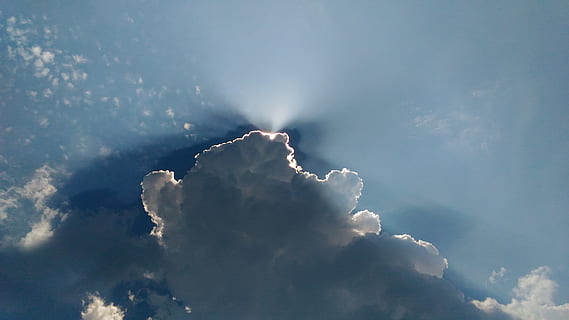 des nuages, ciel, Soleil, nuageux, lumière du soleil, rayon, consulter, nuage - ciel, environnement, cloudscape, la nature, beauté dans la nature, atmosphère, arrière-plans, nuage d'orage, personne, en plein air, bleu, cumulonimbus, orage, vent, ciel dramatique, liberté, brillant, climat, météorologie, 2K, CC0, domaine public, libre de droits