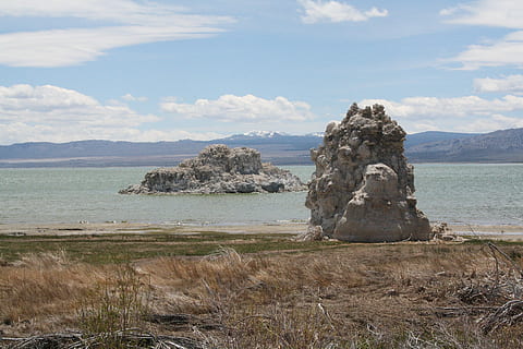 USA, Kalifornia, monolake, tájkép, ég, természet, scenics, szabadban, mező, víz, nyugodt jelenet, nyugalom, festmények - természet, szépség a természetben, tenger, felhő - ég, nap, nem ember, föld, nem városi színtéren, szikla, sziklaformáció, hegy, rock objektum, szilárd, környezet, verem szikla, 4K, CC0, közkincs, jogdíjmentes