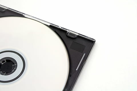 discos compactos, caja de CD, disco compacto, tecnología, disco, datos, computadora, DVD, Fondo blanco, foto de estudio, separar, nadie, adentro, de cerca, música, copia espacio, cultura de las artes y entretenimiento, metal, portabilidad, brillante, el color blanco, comunicación, forma, solo objeto, conexión, directamente arriba, tecnología inalámbrica, color plateado, acero, limpiar, blanco, 2K, CC0, dominio público, libre de derechos