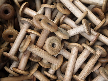braune Holzwerkzeuge, Werkzeuge, Rocchetti, Faden, Spule, Schnur, nähen, Hanf, Struktur, Holz, braun, Essen und Trinken, Nahansicht, große gruppe von gegenständen, Hintergründe, keine Leute, Holz - Material, Vollbild, Stillleben, Lebensmittel, Fülle, Muster, drinnen, Frische, gestalten, Design, texturiert, High Angle View, Haufen, Zimt, verheddert, verflochten, Snack, 4K, CC0, gemeinfrei, lizenzfrei