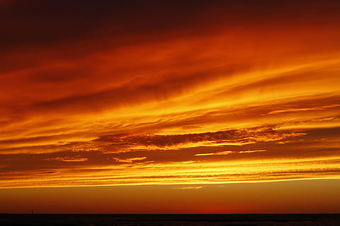 posta de sol, cel, vermell, núvol, llum del capvespre, sol vermell, sol de tarda, taronja, vermellós, sol, platja, chipiona, cadiz, andalusia, estiu, naturalesa, mar, vespre, color taronja, llum solar, núvol - cel, aigua, horitzó, bellesa a la natura, escenics - natura, horitzó sobre l’aigua, tranquil·litat, escena tranquil·la, cel dramàtic, idíl·lic, cap gent, atmosfera, groc, paisatge marí, a l'aire lliure, 4K, CC0, domini públic, lliure de regalies