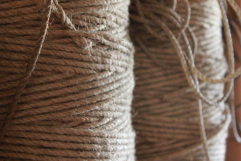 touw, spil, draad, spoel, vezel, koord, vlechten, binden, gerold, geen mensen, getextureerde, volledig kader, detailopname, één dier, wol, textiel, patroon, binnenshuis, selectieve aandacht, bruin, dag, achtergronden, materiaal, dier, focus op de voorgrond, haar-, zoogdier, 5K, CC0, publiek domein, royaltyvrij
