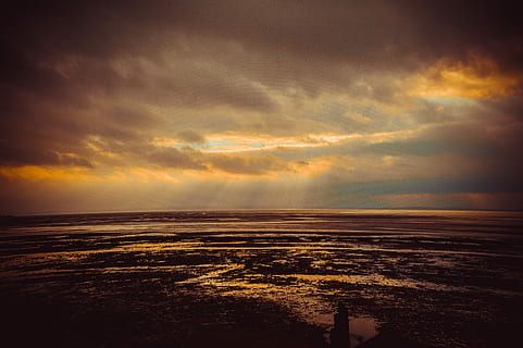 solnedgang illustration, solnedgang, daggry, skumring, sol, vand, hav, natur, himmel, strand, Sky, aften, marinemaleri, godt vejr, panoramisk, udendørs, landskab, sky - himmel, horisont, scenics - natur, horisont over vand, dramatisk himmel, skønhed i naturen, storm, ro, jord, solstråle, miljø, by skyline, ingen mennesker, mørk, regn, 5K, CC0, offentligt domæne, royaltyfrie