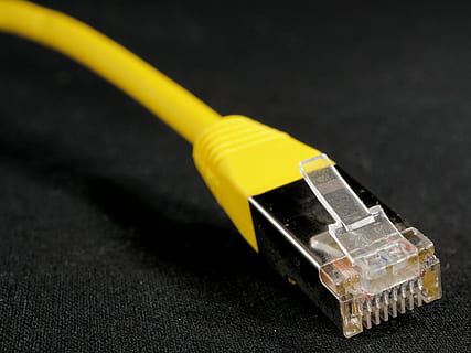 cable lan amarillo, lan, cable, red, conexión, corcho, datos, tecnología, Internet, comunicación, Ciencias de la Computación, programación, digital, binario, redes, computadora, www, el intercambio de datos, calculadora, pedacitos, sistema binario, espionaje, nulo, enchufe de conexión de red, Red de computadoras, cable de computadora, tecnología inalámbrica, solo objeto, nadie, de cerca, amarillo, adentro, equipo, fondo negro, foto de estudio, equipo de computadora, centrarse en primer plano, 2K, CC0, dominio público, libre de derechos