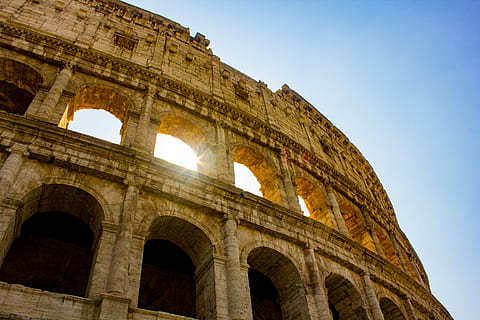 coliseum, Roma Itàlia, edifici, arquitectura, vell, estructura, ruïna, història, antic, el passat, destinacions de viatge, arc, cel, amfiteatre, viatjar, turisme, antiga ruïna, cultura i entreteniment artístic, ciutat, naturalesa, estructura construïda, vista d’angle baix, monument, memorial, civilització antiga, cap gent, flare de la lent, arqueologia, història antiga, 5K, CC0, domini públic, lliure de regalies