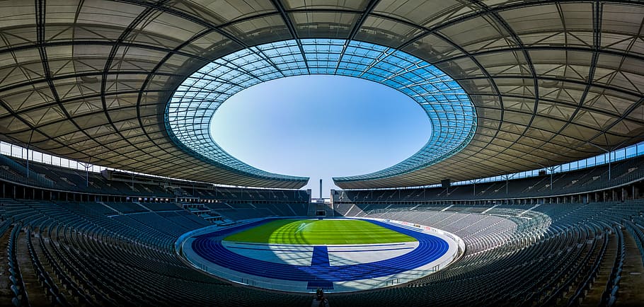 Fussballplatz, die Architektur, Tribünen, leeren, Feld, Panorama-, Sitze, Stadion, Kreis, Blau, Kurve, Sport, drinnen, konzentrisch, beleuchtet, futuristisch, Eisbahn, Geometrische Figur, gestalten, gebaute Struktur, keine Leute, Transport, Tag, Flachwinkelansicht, Muster, abstrakt, Stadt, Natur, Lichtanlage, klarer Himmel, Himmel, Decke, direkt darunter, 8K