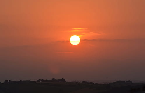 sole, tramonto, crepuscolo, sera, cielo, nuvole, sole steso, Francia, natura, colore arancione, luce del sole, Paesaggi, alba - alba, alba, all'aperto, paesaggio, estate, mattina, bellezza nella natura, scena tranquilla, scenics - natura, la tranquillità, ambiente, idilliaco, nessuno, silhouette, scena non urbana, cerchio, nuvola - cielo, terra, eclisse, cielo romantico, 4K, CC0, dominio pubblico, privo di copyright