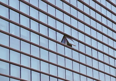 edificio, abrió, ventana, azul, construyendo ventanas, tiempo de día, ventanas, abierto, fachada, arquitectura, material de vidrio, edificio de oficinas, estructura construida, rascacielos, moderno, escena urbana, exterior del edificio, negocio, reflexión, arquitectura y edificios, modelo, ciudad, fotograma completo, antecedentes, día, nadie, repetición, vista de ángulo bajo, oficina, diseño, forma, edificio de oficinas exterior, al aire libre, forma geometrica, 5K, CC0, dominio público, libre de derechos