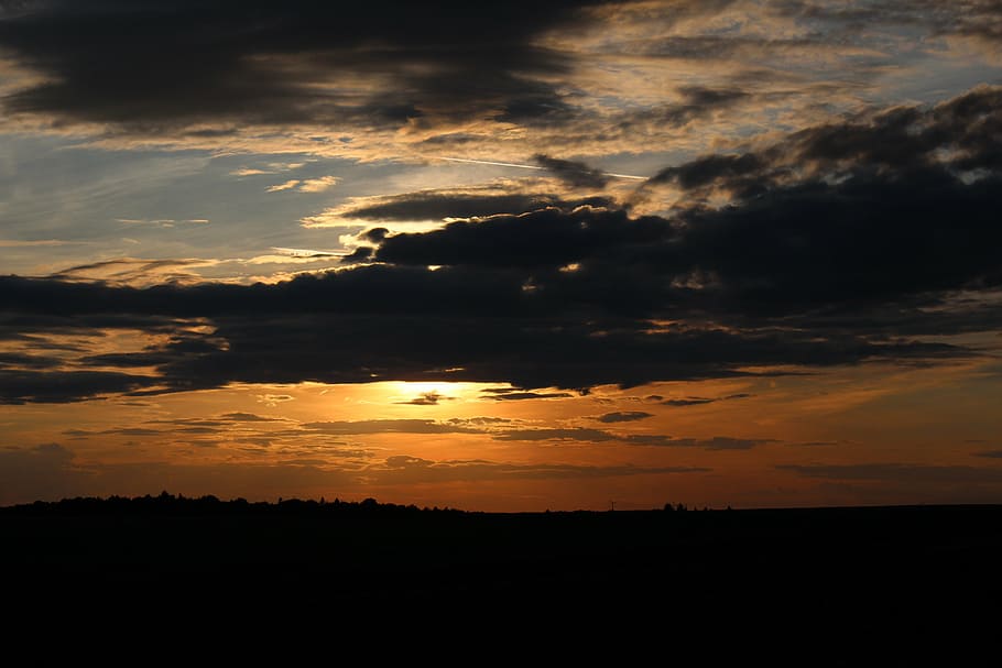 sol, naturalesa, cel, posta de sol, paisatge, abendstimmung, estiu, humor, lichtspiel, llum de fons, vista, vespre, ombra, núvols, efecte de llum, l'estat d'ànim del temps, sortida del sol, atmosfèric, núvol - cel, a l'aire lliure, escenics - natura, bellesa a la natura, tranquil·litat, escena tranquil·la, silueta, color taronja, cap gent, idíl·lic, cel dramàtic, escena no urbana, medi ambient, por, estat d'ànim atmosfèric, retroil·luminat, 5K