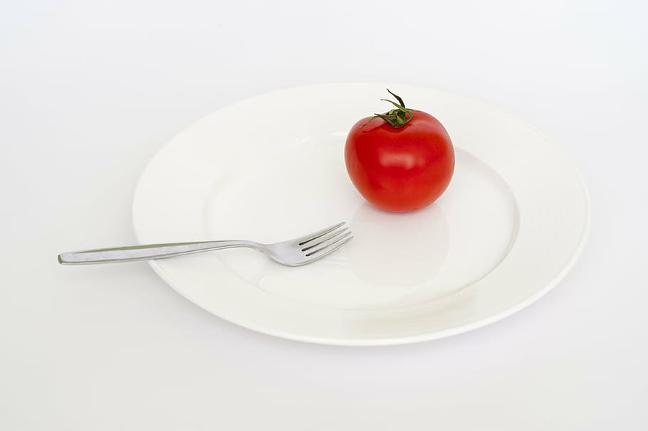 tomàquet, placa, forquilla, vermell, dieta, greix, salut, pes, saludable, pèrdua, nutrició, fer dieta, menjar, aptitud, en forma, estil de vida, cura, perdre, metge, orgànic, equilibri, vaixella, menjar i beguda, fruita, tir de l'estudi, alimentació saludable, vegetals, benestar, fons blanc, a l'interior, frescor, estri de cuina, utensili per menjar, tomàquet cherry, equipament per a la llar, estil de vida saludable, Color blanc, cap gent, ganivet de taula, madur, 4K