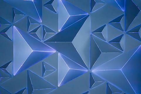 blå abstrakt tapet, blå, grå, geodetisk mønster, mønster, abstrakt, geometriske, facade, overflade, geometri, trekant, linje, pyramide, tapet, baggrund, baggrunde, form, design, trekant form, geometrisk form, Kunst og håndværk, kreativitet, fuld ramme, ingen mennesker, glødende, tredimensionale, abstrakte baggrunde, moderne, symmetri, kompleksitet, digital komposit, loft, 5K, CC0, offentligt domæne, royaltyfrie