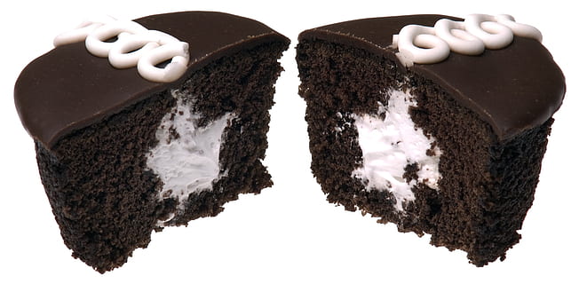 tall, pastís de xocolata, blanc, crema, cupcake, hostess, dividir, farcit, gelat, gel, berenar, xocolata, menjar, tractar, decorat, comercial, al forn, glaçat, postres, pastís, marró, gourmet, menjar dolç, fosc, tir de l'estudi, part del cos humà, fons blanc, a l'interior, tallar, mà humana, mà, menjar i beguda, dones, dolç, adult, gent, celebració, color negre, guant, vista d’angle alt, roba calenta, luxe, 2K, CC0, domini públic, lliure de regalies