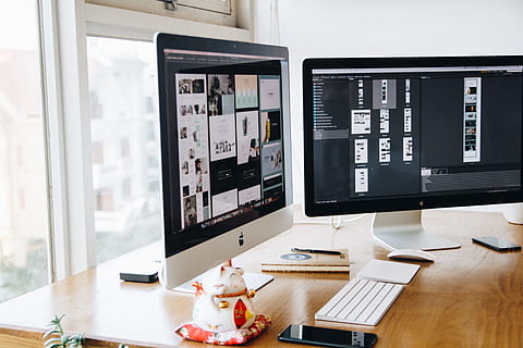 ябълка, бюро, офис, маса, компютър, декор, дизайн, устройства, показ, IMAC, клавиатура, Mac, монитори, мишка, Photoshop, екран, екрани, технология, работно пространство, работно място, на закрито, мебели, Връзка, безжична технология, домашна стая, хора, вътрешен интериор, компютърно оборудване, общуване, бизнес, Монитор на компютър, ден, начин на живот, 5K, CC0, обществено достояние, роялти безплатно