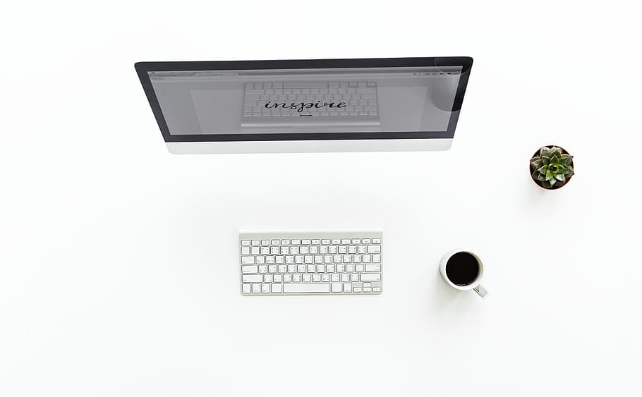 alt, vista d'angle, convertit, ordinador, monitor, al costat, sense fils, teclat, ningú, flatlay, espai de treball, dades, escriptori, lloc de treball, mans, mostrant, treball, oficina, informació, pantalla, taula blanca, aèria, PC, vista, inici, negocis, treballar, tecnologia, fons blanc, tir de l'estudi, a l'interior, equips informàtics, cap gent, teclat d’ordinador, menjar i beguda, tallar, calculadora, comunicació, vista d’angle alt, negoci corporatiu, Finances, connexió, tecnologia sense fils, berenar, 5K