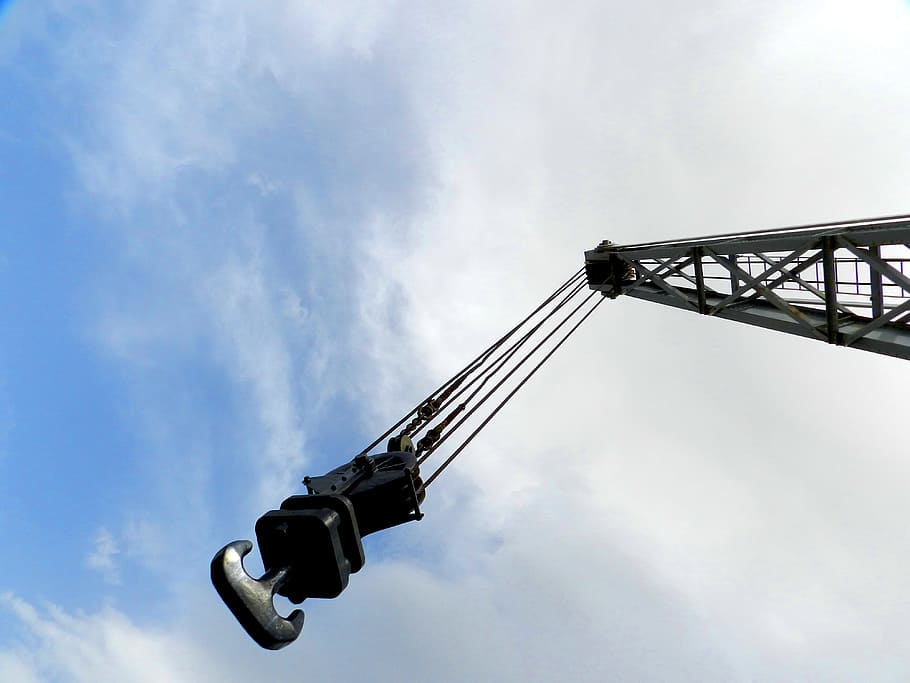 kran, perspektiv, himmel, perspektiver, remskive, krog, lav vinkel visning, sky - himmel, maskineri, natur, kran - entreprenørmaskiner, byggebranchen, industri, dag, udendørs, udvikling, ingen mennesker, byggeplads, arkitektur, byggemaskiner, metal, forlystelsespark, transportmidler, forlystelsespark tur, bygget struktur, byggemateriale, industrielt udstyr, 4K