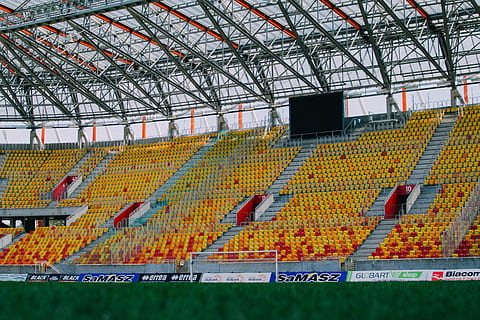 stadion, zitplaatsen, arena, leeg, sport, stadion, zitplaats, stoelen, zetels, evenement, sporting, faciliteit, tribunes, binnenshuis, geen mensen, fabriek, detailopname, dag, architectuur, ingebouwde structuur, grote groep objecten, overvloed, technologie, groei, bedrijf, broeikas, natuur, lage hoekweergave, gebouw, industrie, magazijn, multi gekleurd, arrangement, plafond, 4K, CC0, publiek domein, royaltyvrij