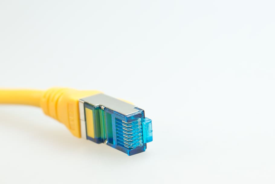 selectiu, foto del focus, groc, blau, cable utp, cables de xarxa, rj45, pegat, cable de connexió, xarxa, cable, línia, processament de dades, rj-45, connexió, endoll, lan, connector de xarxa, cable de lan, rj, macro, maquinari, ordinador, edp, xarxa d’ordinadors, Internet, tecnologia, equips informàtics, tir de l'estudi, cable d’ordinador, tecnologia sense fils, endoll de connexió de xarxa, part de l’ordinador, dades, a l'interior, comunicació, fons blanc, primer pla, cap gent, còpia espai, indústria electrònica, comunicacions globals, component elèctric, amb cable, encaminador, 2K