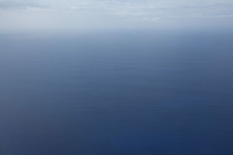 cos, aigua, núvol, aèria, fotografia, oceà, cel, mar, interminable, infinit, distància, boira, llac, blau, horitzó, paisatge, naturalesa, gris, tranquil·litat, bellesa a la natura, davant del mar, escenics - natura, escena tranquil·la, dia, cap gent, idíl·lic, reflexió, a l'aire lliure, fons, vista d’angle alt, escena no urbana, 5K, CC0, domini públic, lliure de regalies