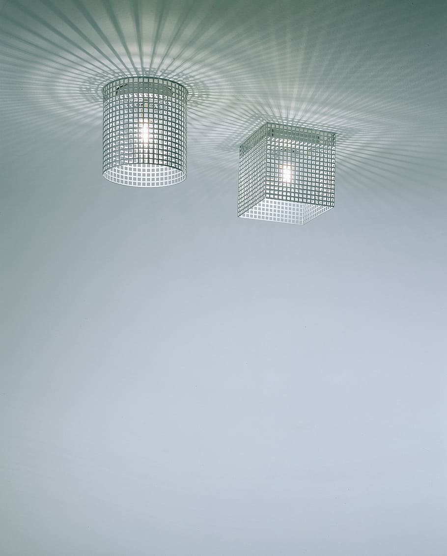 luce, plafoniere, moderno, illuminato, attrezzatura per l'illuminazione, in casa, soffitto, copia spazio, Inquadratura dal basso, nessuno, sospeso, architettura, elettricità, raggiante, luce elettrica, decorazione, struttura costruita, modello, caratteristica della parete, singolo oggetto, lampadina, lampada elettrica, color argento, apparecchio di illuminazione, direttamente sotto, 1080P