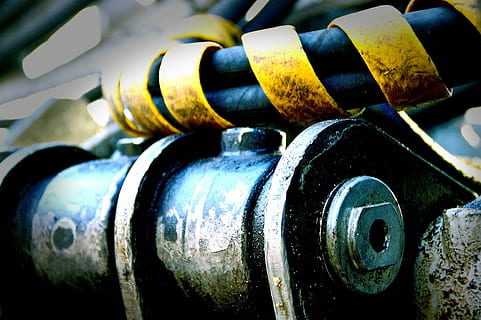 Bagger, Maschine, Forstmaschine, Holzfäller, Protokollierung, hydraulisch, Kolben, Wald, Abholzung, Regenwald, Fahrzeug, Baumkästen, Waldarbeit, Waldarbeiter, automatisch, stehlen, Industrie, Metall, Pipeline, Rohr - Rohr, Eisen - Metall, Ausrüstung, rostig, Nahansicht, keine Leute, Fokus auf den Vordergrund, Maschinen, alt, Tag, draußen, Maschinenteil, Ventil, Verbindung, Stillleben, Nummer, gestalten, Stärke, Technologie, in einer Reihe, Maschinenventil, Rad, 4K, CC0, gemeinfrei, lizenzfrei