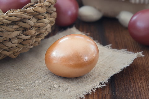 Osterei, farbig, Farbe, Ostern, Brauch, Zoll, Osterzeit, Hühnerei, gefärbtes Ei, schließen, Essen und Trinken, Lebensmittel, Stillleben, Frische, drinnen, Tabelle, Holz - Material, gesundes Essen, keine Leute, Wohlbefinden, Nahansicht, Korb, Zutat, braun, Korbweide, Ei, Container, Obst, Mehl, chinesisches Essen, Holzmaserung, 1080P, CC0, gemeinfrei, lizenzfrei