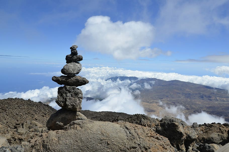 sten, topmøde, bjerg, topmøde, bjerg, stak, sky - himmel, himmel, balance, dag, ingen mennesker, skønhed i naturen, klippe, ro, solid, scenics - natur, natur, rolig scene, rock-objekt, zen-lignende, ikke-urbane scene, sten - objekt, jord, fjern, udendørs, 4K