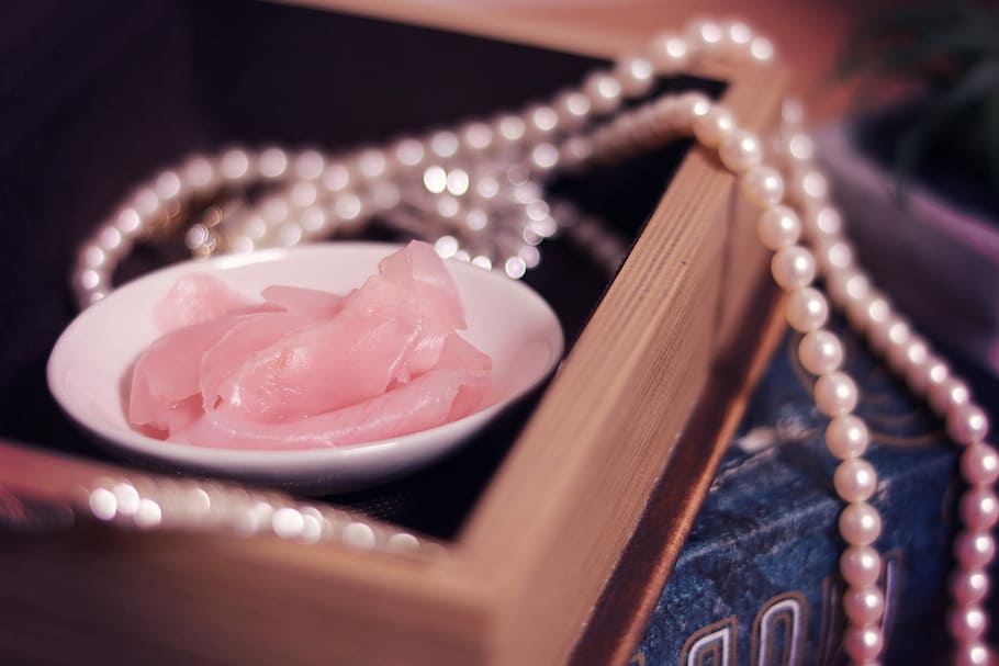macrofotografia, rosa, tealight, gioielli, moda, lusso, eleganza, accessorio personale, collana, gioielli di perle, messa a fuoco selettiva, nessuno, in casa, avvicinamento, musica, giorno, cibo, girato in studio, cibo e bevande, freschezza, frutti di mare, colore rosa, cibo giapponese, ricchezza, natura morta, cibo asiatico, sashimi, vassoio, 1080P