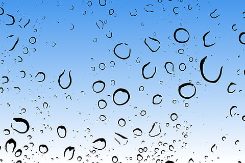 vanddyser, klar, glas spejl, dryppe, regndråbe, vådt vejr, regn, våd, vejr, vindue, abstrakt, himmel, blå, baggrund, dråbe, vand, baggrunde, væske, gennemsigtig, natur, ingen mennesker, friskhed, renhed, afspejling, boble, udendørs, tæt på, sprøjt, bevægelse, strøm - rindende vand, flydende vand, regntiden, ren, 4K, CC0, offentligt domæne, royaltyfrie