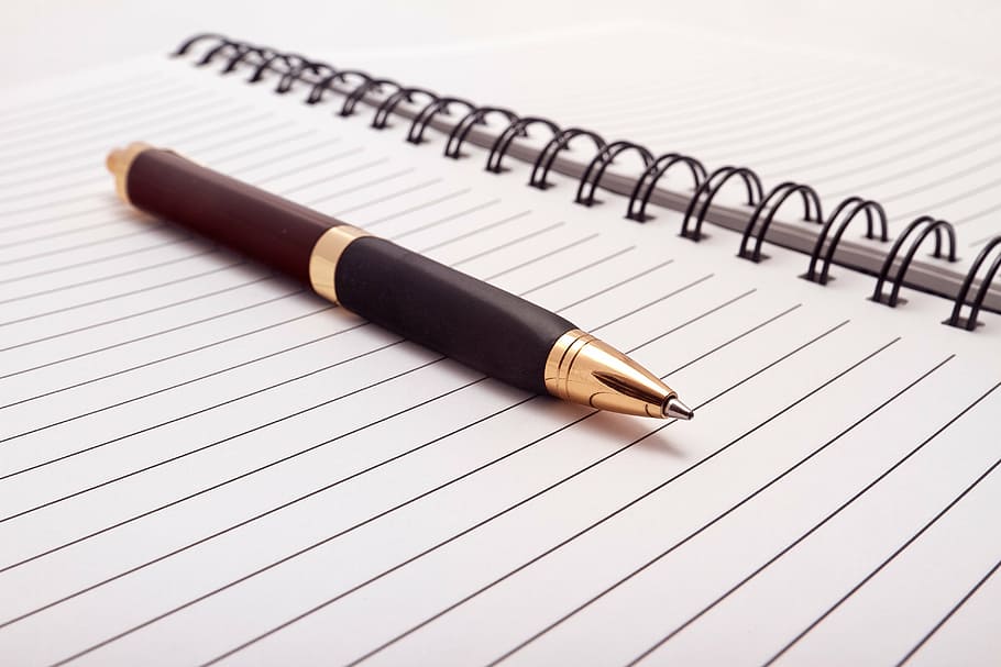 braun, Kugelschreiber, Weiß, Papier-, Stift, Büro, Tagebuch, Notizbuch, Arbeit, auf Arbeit, Verhandlungen, Geschäftsmann, Stifte, Album, Aufzeichnung, Bleistift, Sekretär, Schreibwaren, Bildung, Schreiben, Notizblock, Füller, Hintergründe, liniertes Papier, leer, altmodisch, Lernen, Nahansicht, Stillleben, keine Leute, Seite, Veröffentlichung, Buch, Schreibgerät, drinnen, Bürobedarf, Spiralblock, zwei Objekte, Spiral-, 5K