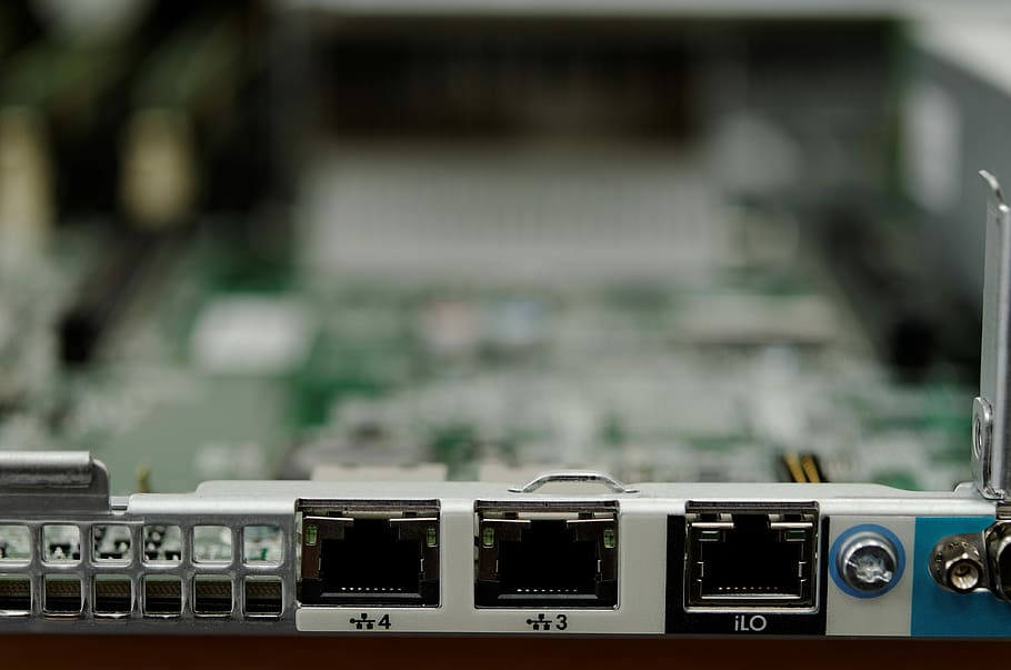 targeta LAN verda, xarxa, nic, dades, ordinador, tecnologia, ordinador, tecnologia, Internet, creació de xarxes, maquinari, interfície, targeta, ethernet, rj45, endoll, connector, lan, connexió, equipament, port, indústria electrònica, centrar-se en primer pla, primer pla, a l'interior, xip d’ordinador, cap gent, indústria, comunicació, control, maquinària, equip de gravació de so, enfocament selectiu, nombre, part de la màquina, cultura i entreteniment artístic, equip d’àudio, fàbrica, equipament elèctric, 4K