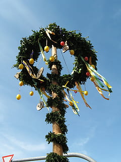 pääsiäispuu, pääsiäinen, muna, festivaali, seppele, riippuva, symboli, pääsiäismuna, kevät, Hung, värikäs, pääsiäismunia, juhlapäivät, muna-puu, puu, hedelmä, ruoka ja juoma, matala kulma, taivas, haara, ei ihmisiä, päivä, pilvi - taivas, puun lehti, kasvi, kasvu, luonto, terveellinen ruokavalio, ruoka, tuoreus, vihreä väri, ulkona, koriste, kauneus luonnossa, oranssi, 2K, CC0, public domain, rojaltivapaa