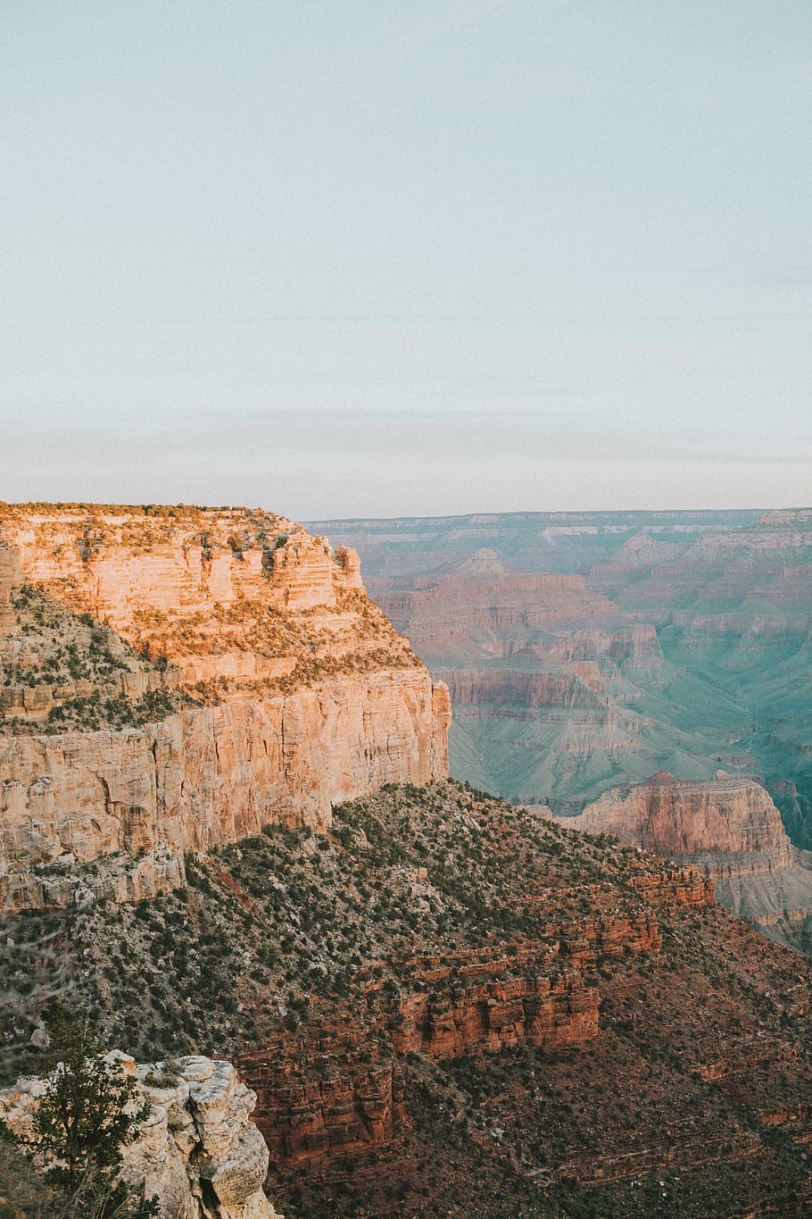 marrón, montaña, azul, cielo, tierras altas, nube, cumbre, cresta, paisaje, naturaleza, Valle, lugar turístico, viaje, parque nacional del gran cañón, Estados Unidos, cañón, gran Cañón, Arizona, scenics, sudoeste de estados unidos, Desierto, borde sur, roca - objeto, parque Nacional, erosionado, geología, acantilado, terreno extremo, Utah, Río Colorado, formacion de roca, al aire libre, belleza en la naturaleza, majestuoso, arenisca, área silvestre, lugar famoso, paisajes - naturaleza, escena tranquila, tranquilidad, rock, ambiente, escena no urbana, nadie, remoto, sólido, geografía Física, día, destinos de viaje, cordillera, formación, clima, clima árido, 5K