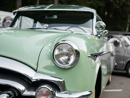 selektivní, zaostřovací fotografie, klasický, šedozelená vozidla, auto, oldtimer, starý, automobilového průmyslu, pozornosti, zelená, retro, stará auta, historicky, veteránem automobil, rarita, staré auto, vozidlo, společníky, crom, věku, nostalgický, nostalgie, způsob dopravy, pozemního vozidla, motorové vozidlo, přeprava, retro stylu, Historické auto, světlomet, den, zaměřit se na popředí, čelní sklo, kov, město, stacionární, ulice, lesklý, vinobraní, venku, nikdo, luxus, stříbrné barvy, chrom, 2K, CC0, veřejná doména, bez autorských práv
