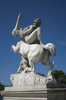 statua, centauro, Parigi, scultura, rappresentazione, arte e artigianato, rappresentazione umana, cielo, somiglianza maschile, Inquadratura dal basso, creatività, nessuno, giorno, blu, somiglianza femminile, architettura, mestiere, natura, cielo sereno, storia, luce del sole, materiale lapideo, angelo, 4K, CC0, dominio pubblico, privo di copyright