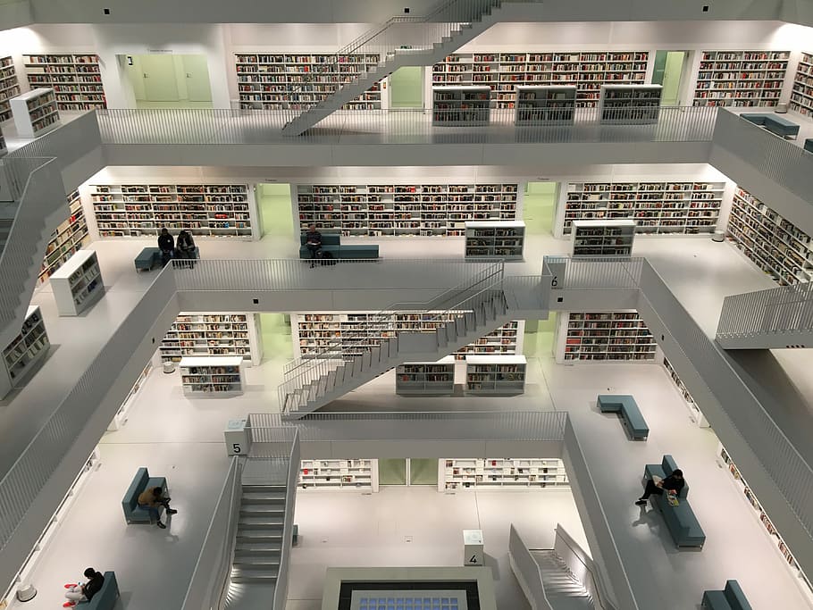 arquitectònic, fotografia, biblioteca, interior, foto, De quatre plantes, Biblioteca de 4 plantes, edifici, passos, escales, escala, blanc, arquitectura, llibres, llum, públic, Stuttgart, netejar, llibre, vista d’angle alt, a l'interior, grup de persones, estructura construïda, modern, centre comercial, persones reals, persones incidentals, multitud, gran grup de persones, ciutat, homes, barana, il·luminat, prestatge, consumisme, sostre, 4K