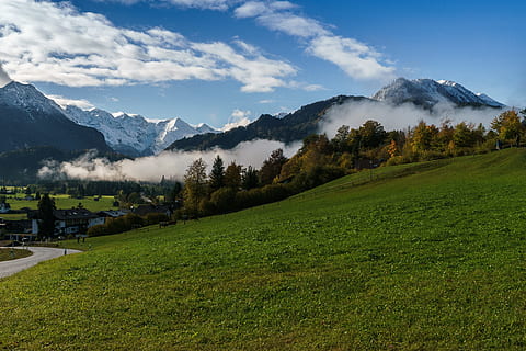 oberstdorf, núvols, muntanyes, panorama, paisatge, alpí, baviera, allgäu, neu, cel, cim, naturalesa, tardor, blau, formació del monticle, kleinwalsertal, muntanya, escenics - natura, medi ambient, planta, núvol - cel, bellesa a la natura, arbre, terra, Serra, herba, tranquil·litat, cap gent, escena tranquil·la, boira, color verd, escena no urbana, muntanya nevada, a l'aire lliure, cim de muntanya, 4K, CC0, domini públic, lliure de regalies