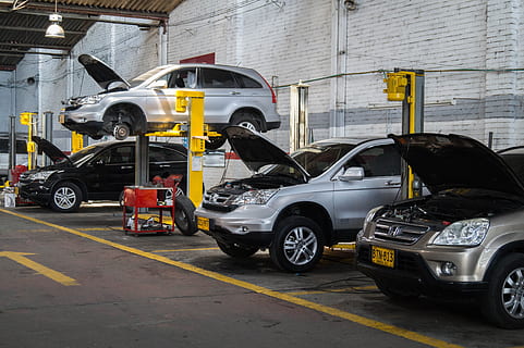 Workshop, Vehicles, Maintenance, car, street, new York City, traffic, urban Scene, transportation, land Vehicle, no people, day, mode of transportation, motor vehicle, architecture, built structure, city, sign, occupation, road, building exterior, people, yellow, working, industry, outdoors, travel, 5K, CC0, public domain, royalty free