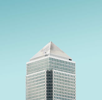 blanc, concret, edifici, blau, cel, durant el dia, arquitectònic, fotografia, gris, de gran alçada, torre, gratacels, finestres, arquitectura, cantonada, sostre, finestra, negocis, ciutat, urbà, modern, creatiu, exterior de l'edifici, estructura construïda, exterior d’edifici d’oficines, cel clar, còpia espai, cap gent, vista d’angle baix, dia, naturalesa, oficina, alta - alta, a l'aire lliure, fons blau, 5K, CC0, domini públic, lliure de regalies