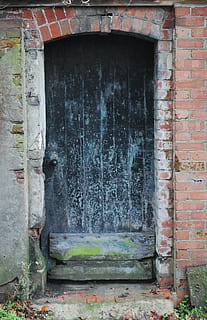 porta, vell, trencat, maó, fusta, casa, arquitectura, bloqueig, edifici, paret, vintage, entrada, porta vella, antiguitat, grunge, rovellat, textura, gestionar, tancat, tradicional, brut, envellit, negre, estructura construïda, cap gent, paret de maó, abandonat, exterior de l'edifici, dia, resistent, funció de construcció de parets, obsoleta, aixafar, espatllat, finestra, a l'aire lliure, deteriorament, arruïnat, 2K