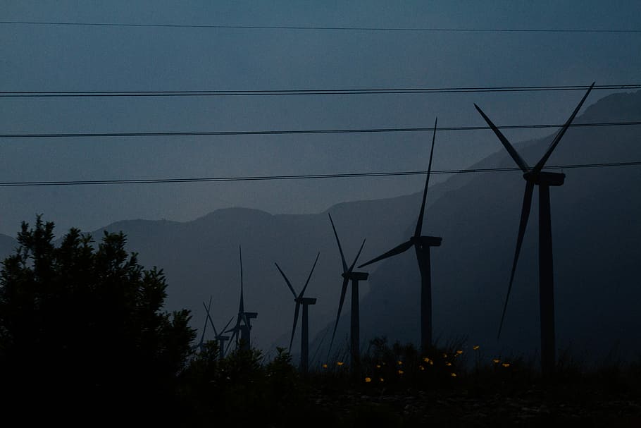 arquitectónico, fotografía, molinos de viento, silueta, tiempo de día, molino, electricidad, energía, árbol, noche, generación de combustible y energía, turbina eólica, turbina, conservación del medio ambiente, energía renovable, energía alternativa, ambiente, energía eólica, cielo, naturaleza, fuente de alimentación, tecnología, nadie, belleza en la naturaleza, planta, paisaje, cable, al aire libre, viento, poder en la naturaleza, 5K