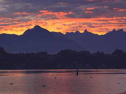 Dämmerung, Wolke, Orange, See, Schweiz, Luzerne, Morgenglühen, natürlich, Licht, Wasseroberfläche, Landschaft, Abend, Berg, Wasser, Wald, Abendhimmel, Schönheit in der Natur, Szenen - Natur, Himmel, Sonnenuntergang, ruhige Szene, Ruhe, Gebirge, Natur, wolke - himmel, Silhouette, Nicht-städtische Szene, idyllisch, orange Farbe, Meer, Ufergegend, Strand, draußen, keine Leute, 2K, CC0, gemeinfrei, lizenzfrei