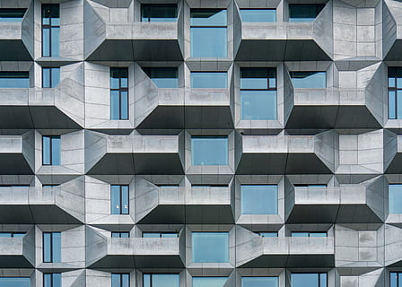gris, edificio verde azulado, edificio, arquitectura, modelo, ventana, edificio de apartamentos, estructura construida, exterior del edificio, día, nadie, fotograma completo, material de vidrio, moderno, ciudad, antecedentes, repetición, diseño, al aire libre, desarrollo, forma, azul, en una fila, hormigón, apartamento, acero, característica del edificio, 4K, CC0, dominio público, libre de derechos