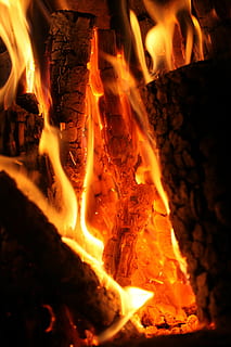 foc, flama, calenta, foguera, flames, cremar, foc - fenomen natural, calor - temperatura, cremant, llar de foc, vermell, primer pla, brillant, material de fusta, fusta, moviment, color taronja, nit, registre, llenya, cap gent, naturalesa, exposició llarga, marc complet, moviment borrós, a l'aire lliure, 5K, CC0, domini públic, lliure de regalies