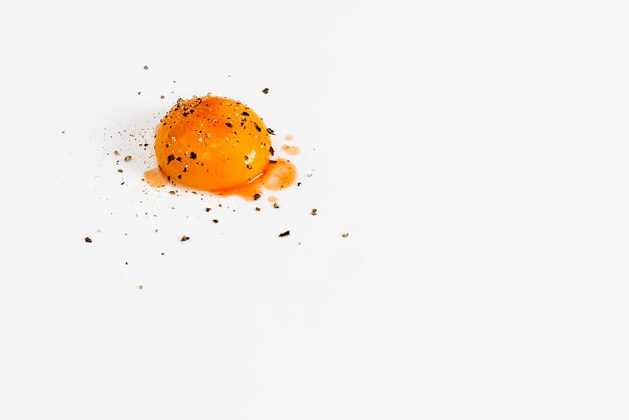 kuning telur, lada hitam, Paskah, telur, tanah, lada giling, lada, bumbu, kuning, makanan, warna oranye, merapatkan, tidak ada orang, putih, tembakan studio, dampak, menyalin ruang, makanan dan minuman, dalam ruangan, latar belakang putih, telor goreng, kesejahteraan, kesegaran, makan sehat, makanan mentah, masih hidup, objek tunggal, warna putih, memotong, telur mata sapi, sarapan, 5K